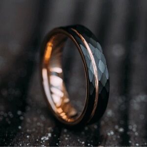 NIB Alpine Ring - The Midnight Rose 8mm - Size 12.5 Rose Gold